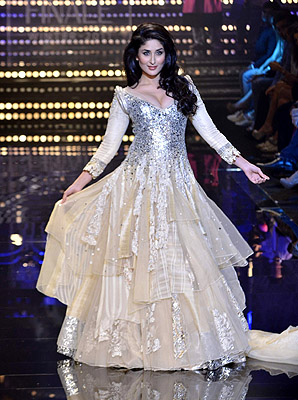 Kareena Kapoor dazzles on the catwalk